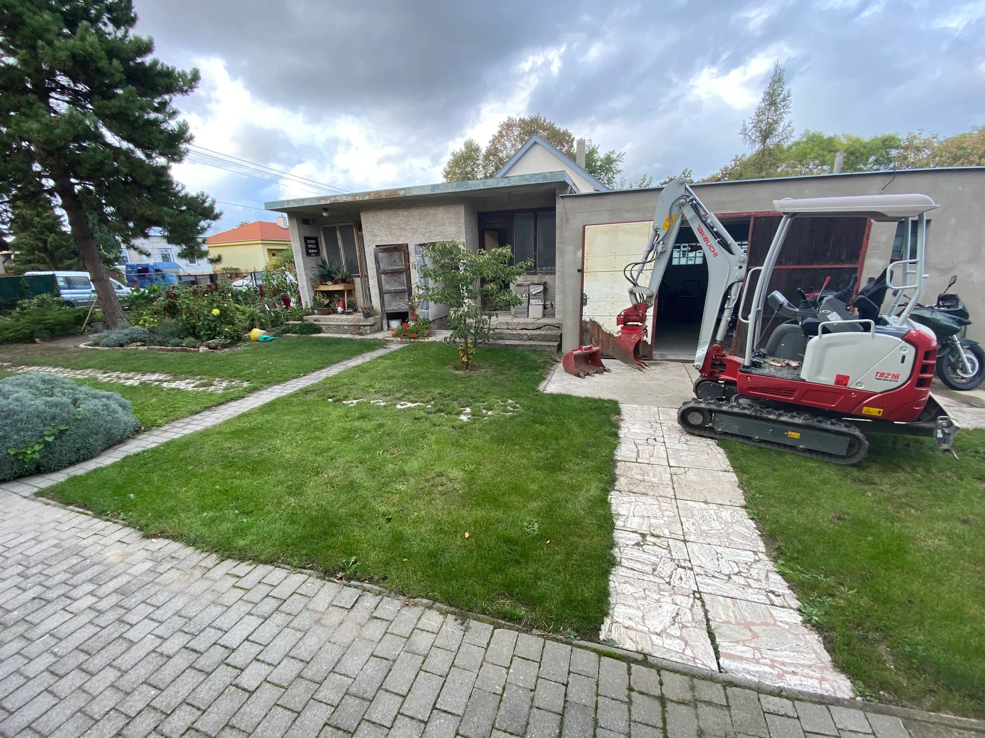 Búranie časti hospodárskej budovy s vytvorením prejazdu